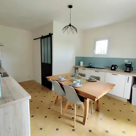 Hébergement de vacances Maison Charmante Avec Jardin